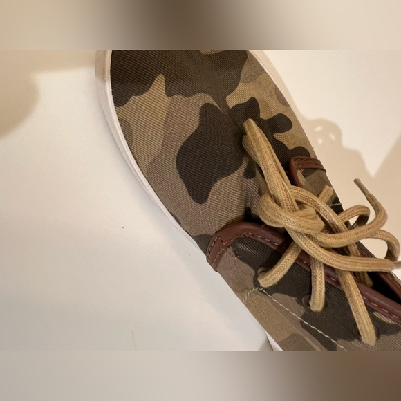POLO CANVAS W/LEATHER TRIM CAMOUFLAGE HIGH TOP SNEAKERS. SIZE 7.   NWOT - Picture 2 of 15